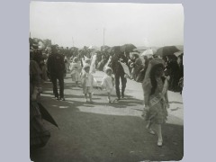 Saint-Aubin-sur-mer défilé 1906 by Rigaut