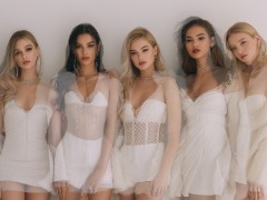 6-women-01 by Degenerative_ai