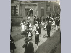 Saint-Aubin-sur-mer Défilé 1906 by Rigaut